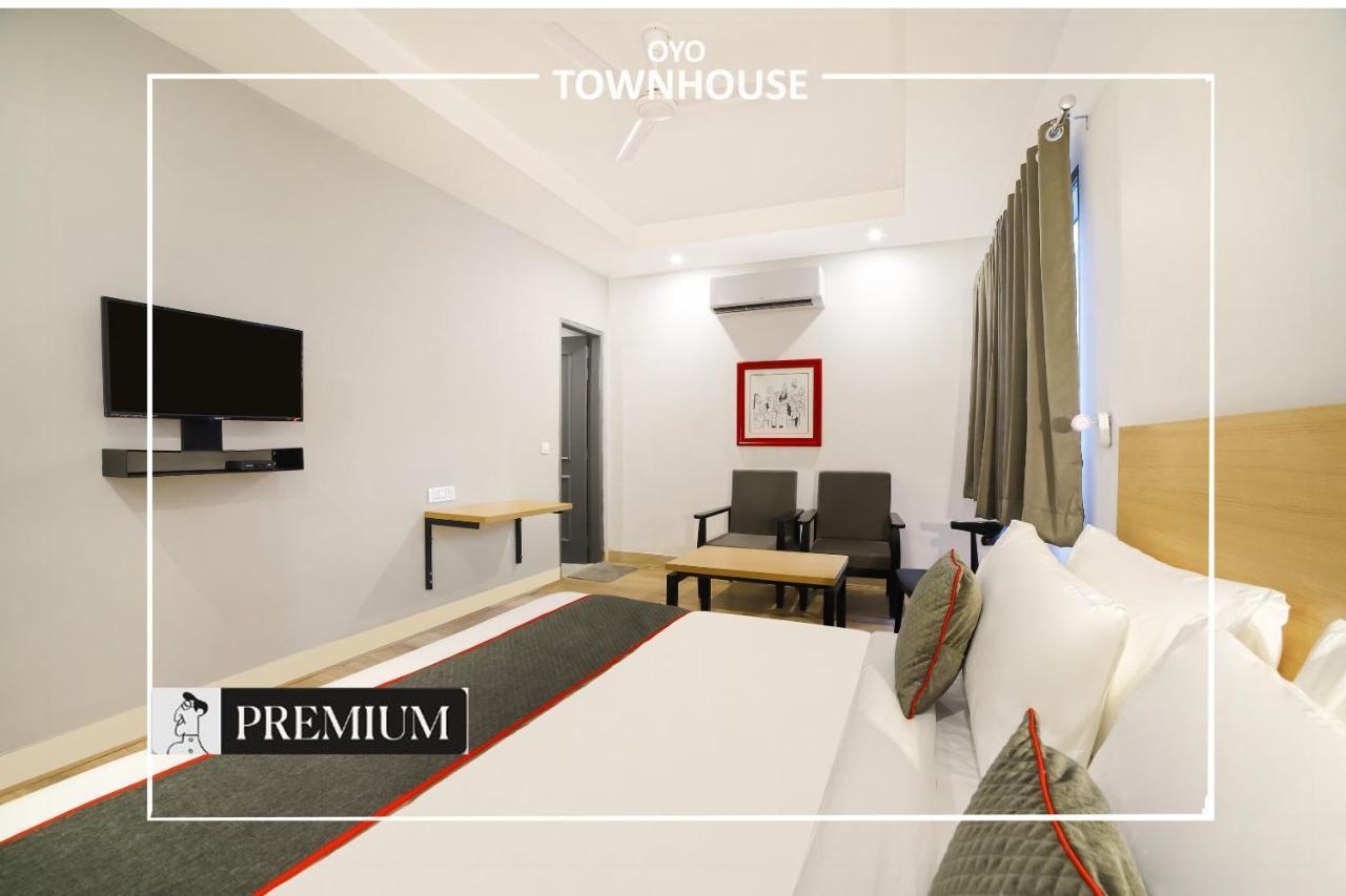 Oyo Townhouse 120 Shushant Lok Gurgaon Esterno foto