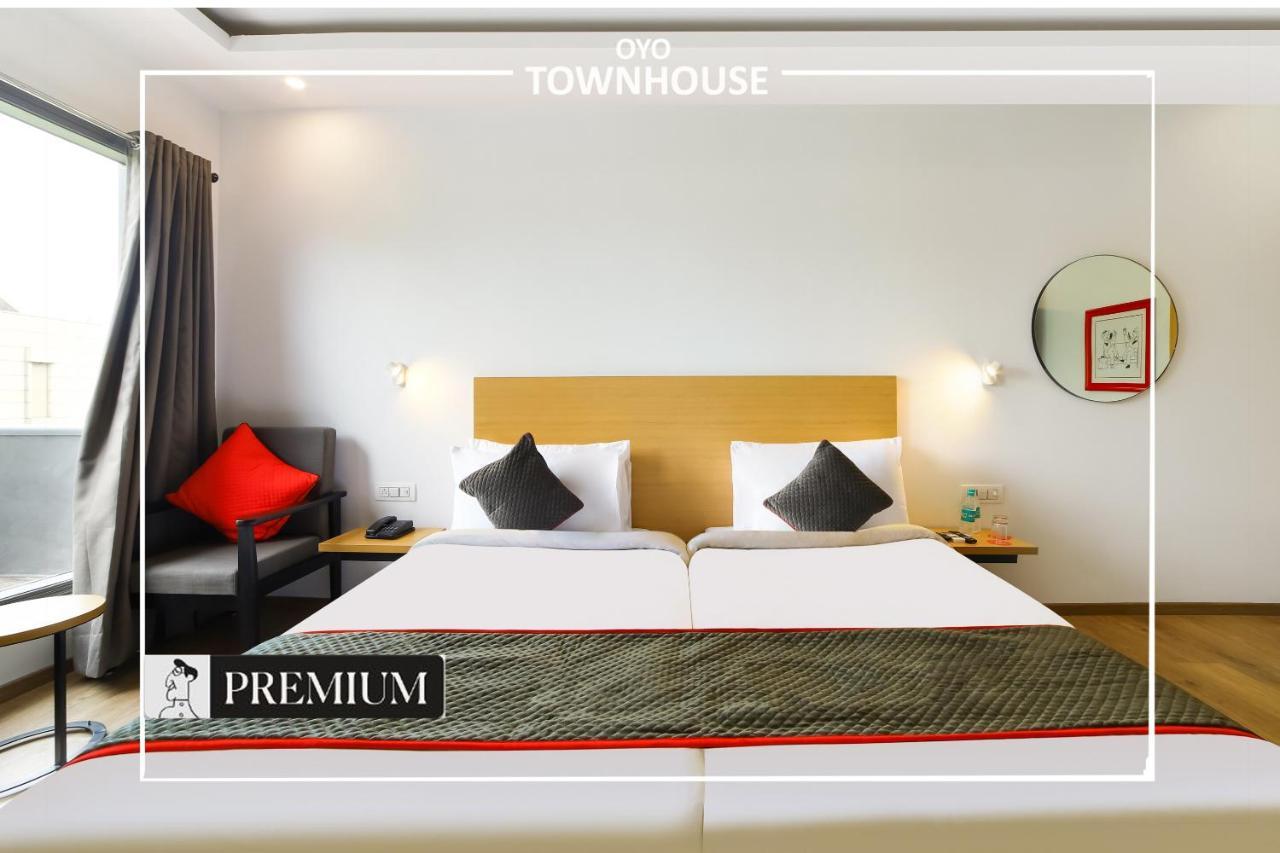 Oyo Townhouse 120 Shushant Lok Gurgaon Esterno foto