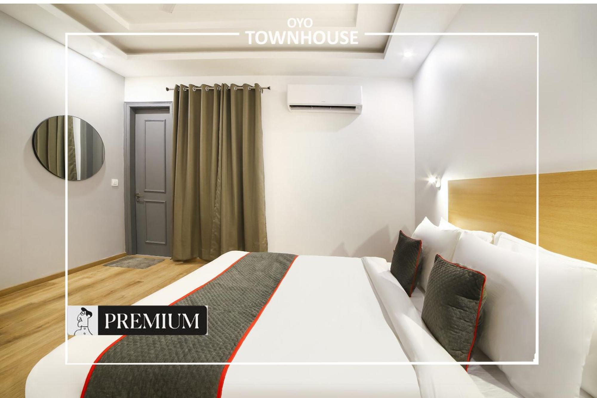 Oyo Townhouse 120 Shushant Lok Gurgaon Esterno foto