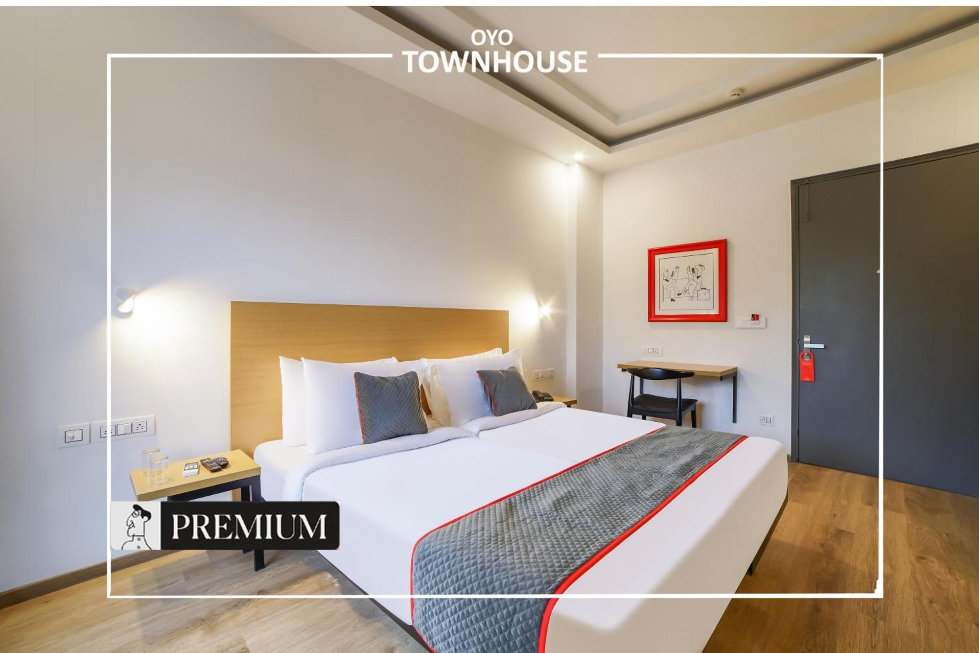 Oyo Townhouse 120 Shushant Lok Gurgaon Esterno foto