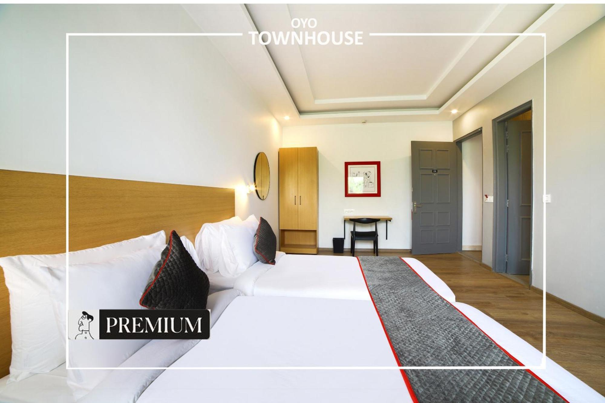 Oyo Townhouse 120 Shushant Lok Gurgaon Esterno foto