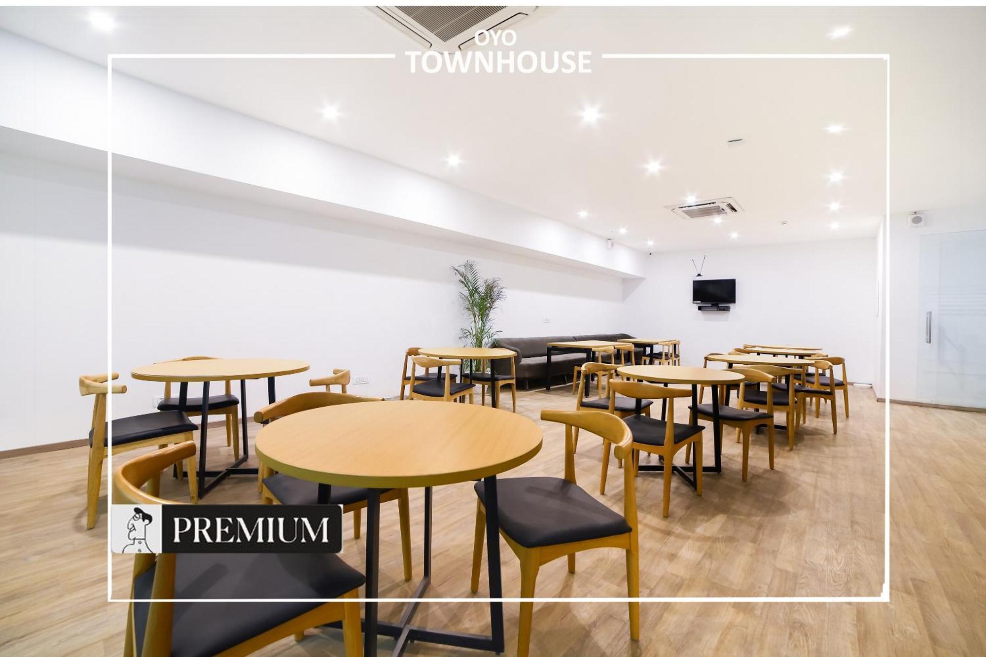 Oyo Townhouse 120 Shushant Lok Gurgaon Esterno foto